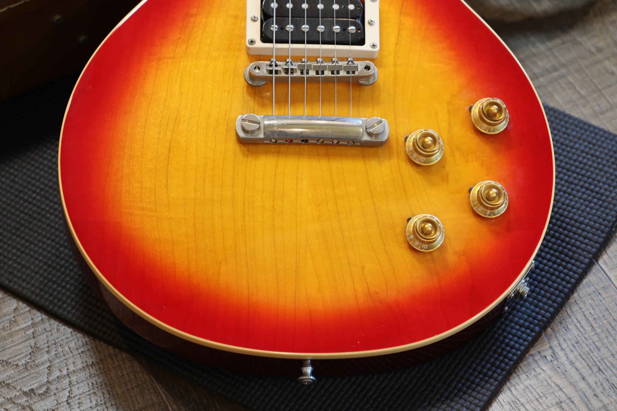 1997 Gibson Les Paul Classic Good Wood Era Electric Guitar Cherry