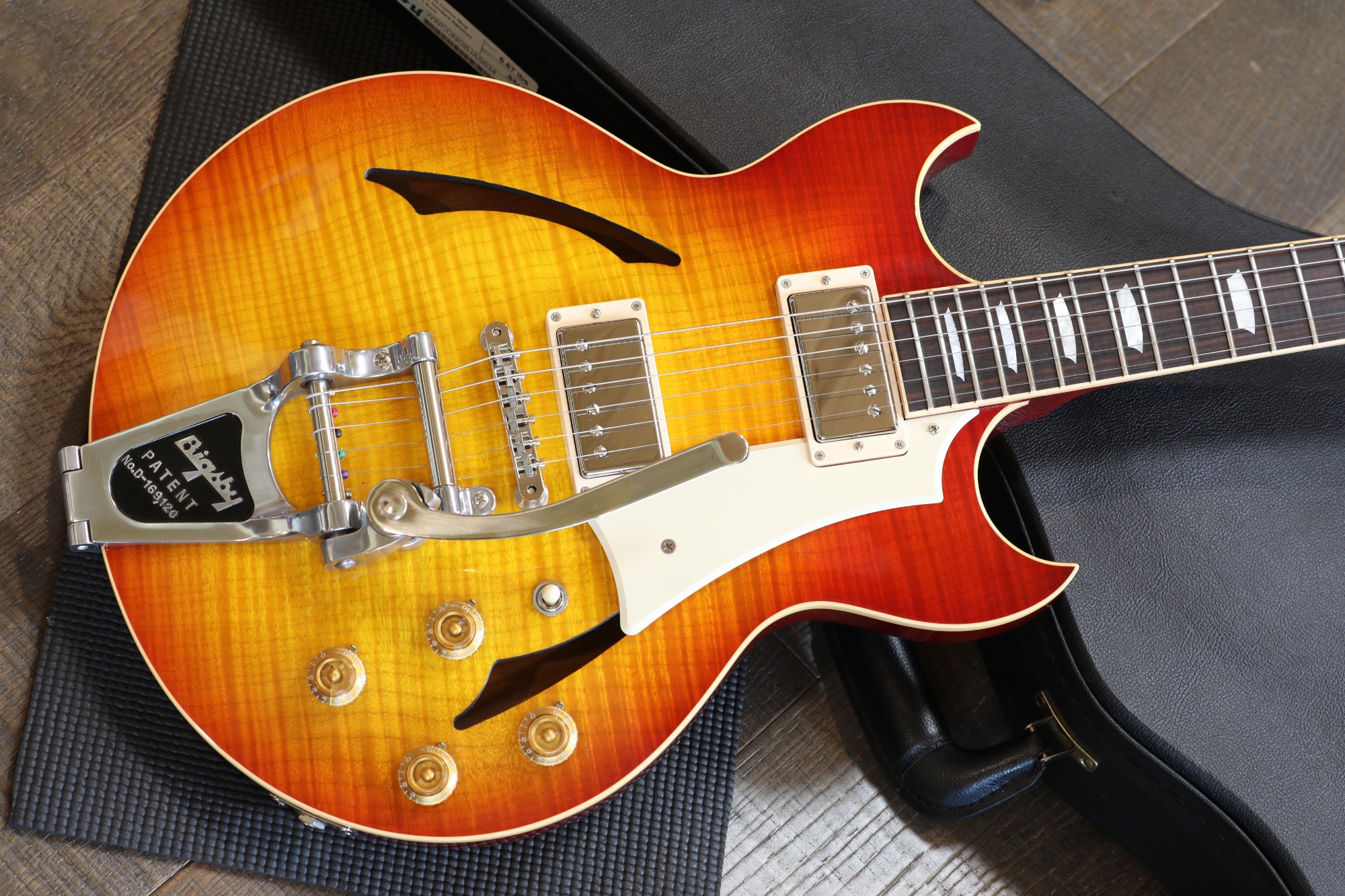 Johnny A シグネイチー ギブソンモデル セミアコ Gibson Johnny A
