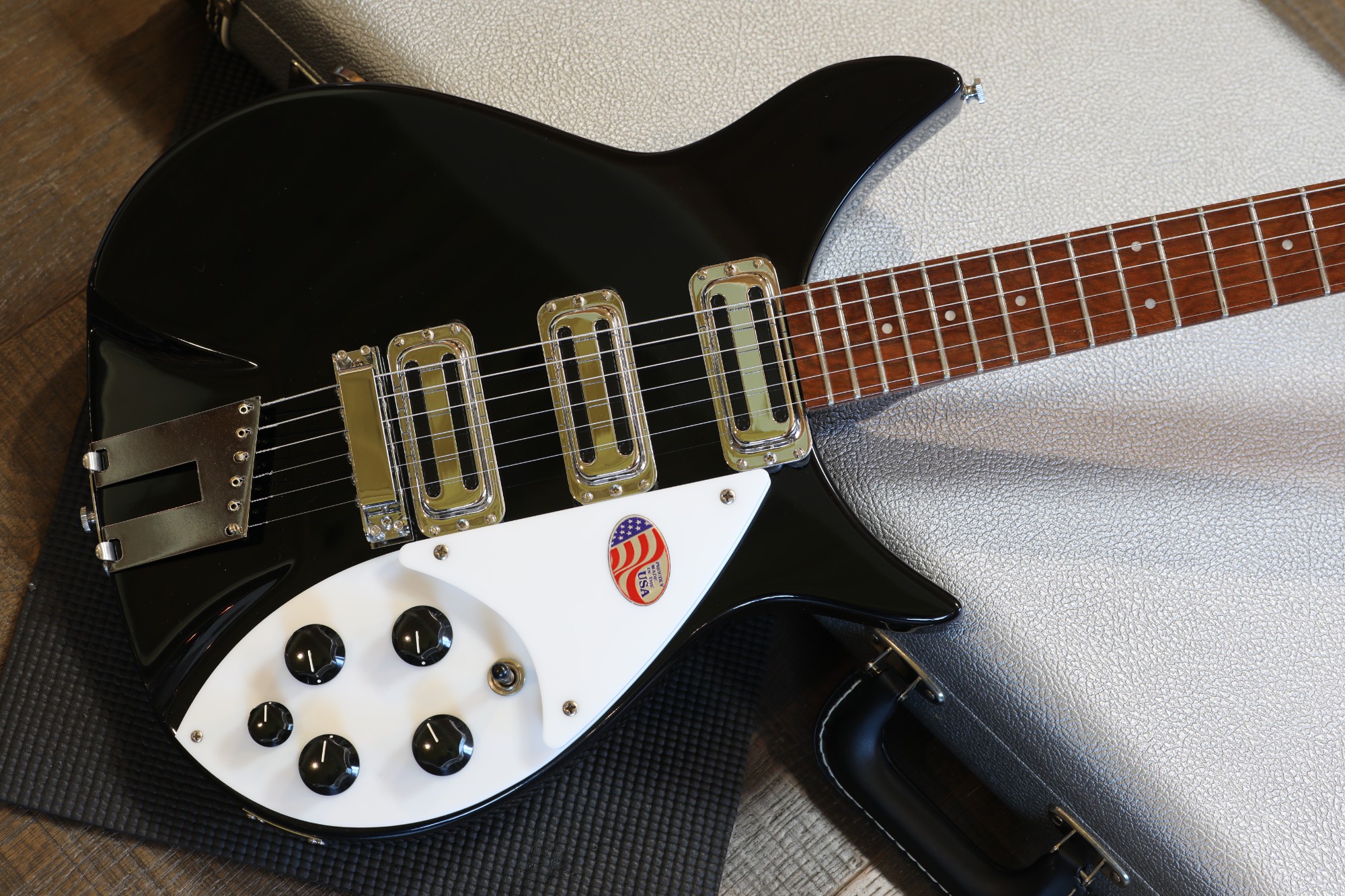 Minty! 2022 Rickenbacker 350/V63 Semi-Hollow Electric Guitar