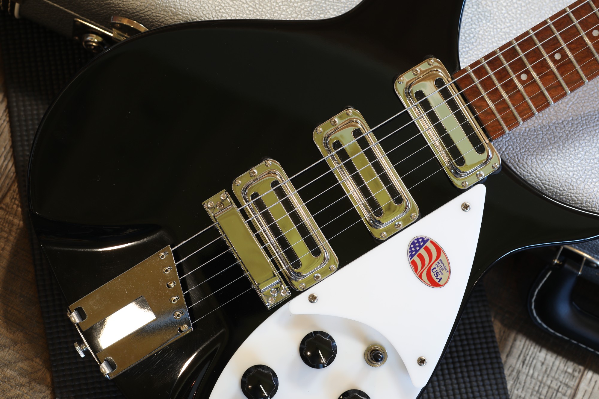 Minty! 2022 Rickenbacker 350/V63 Semi-Hollow Electric Guitar