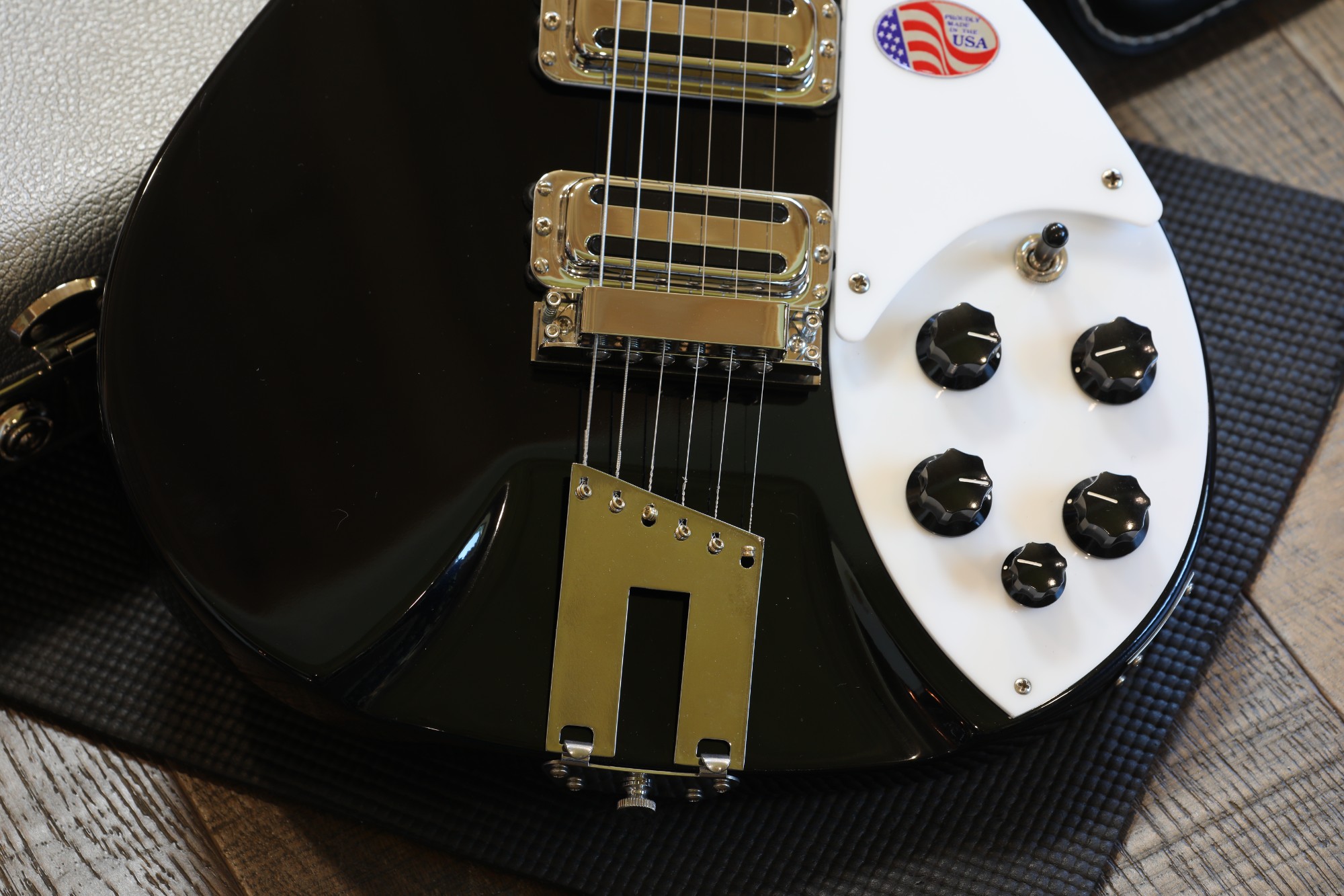 Minty! 2022 Rickenbacker 350/V63 Semi-Hollow Electric Guitar