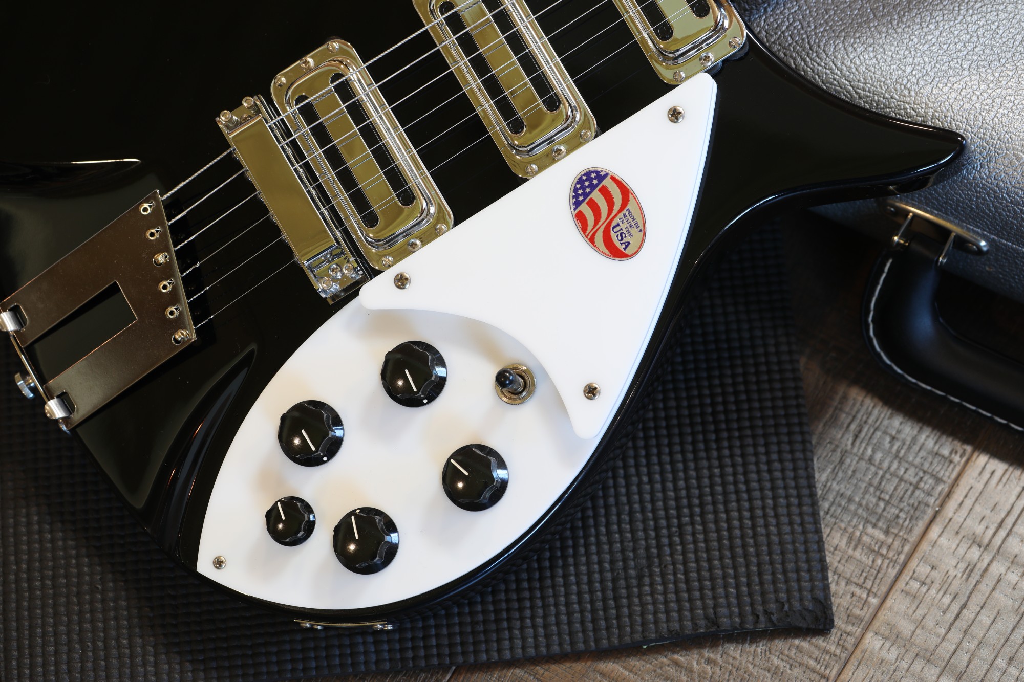 Minty! 2022 Rickenbacker 350/V63 Semi-Hollow Electric Guitar