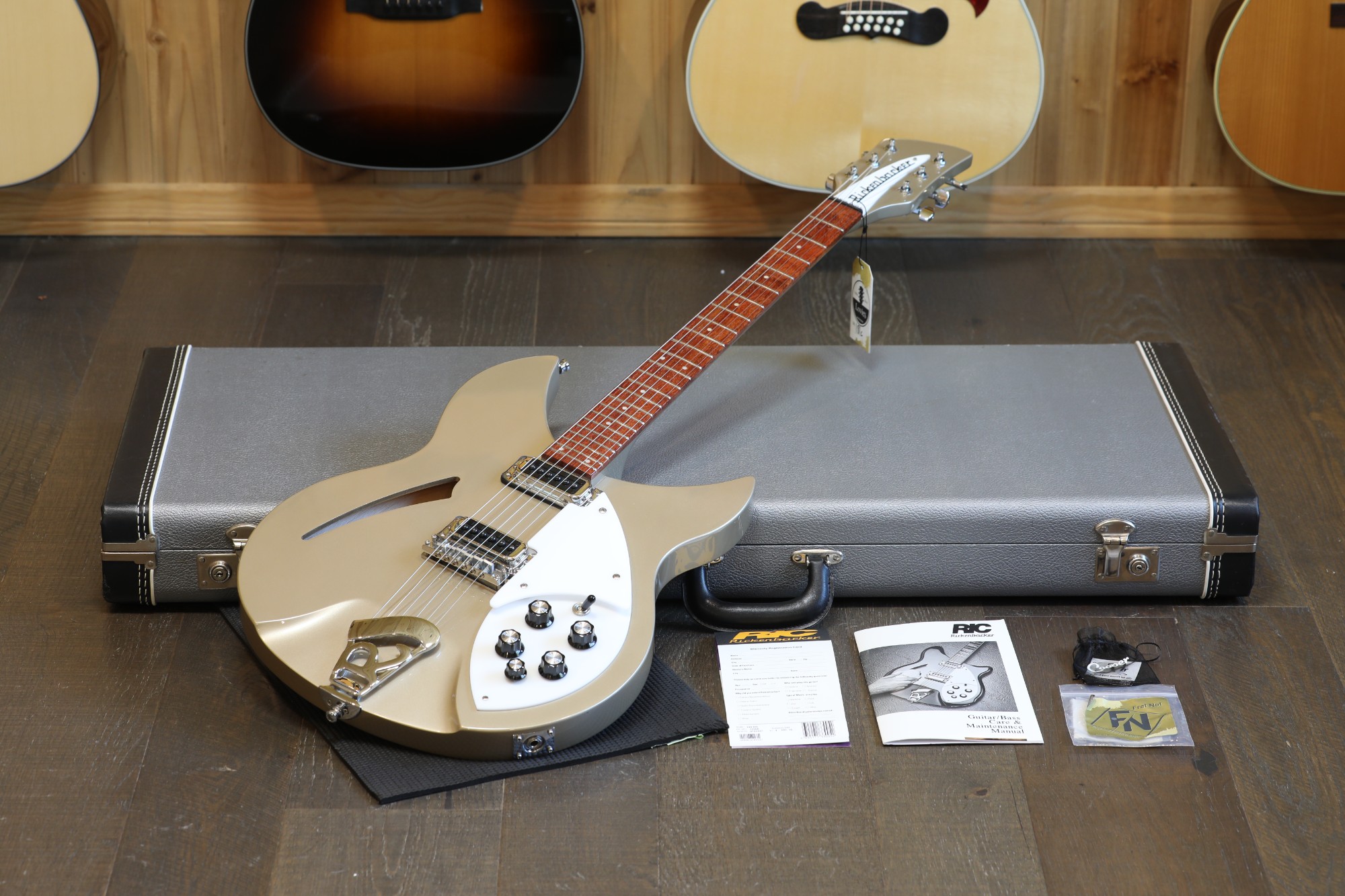 Minty! 2001 Rickenbacker 330 Color of the Year Guitar Desert Gold + OHSC