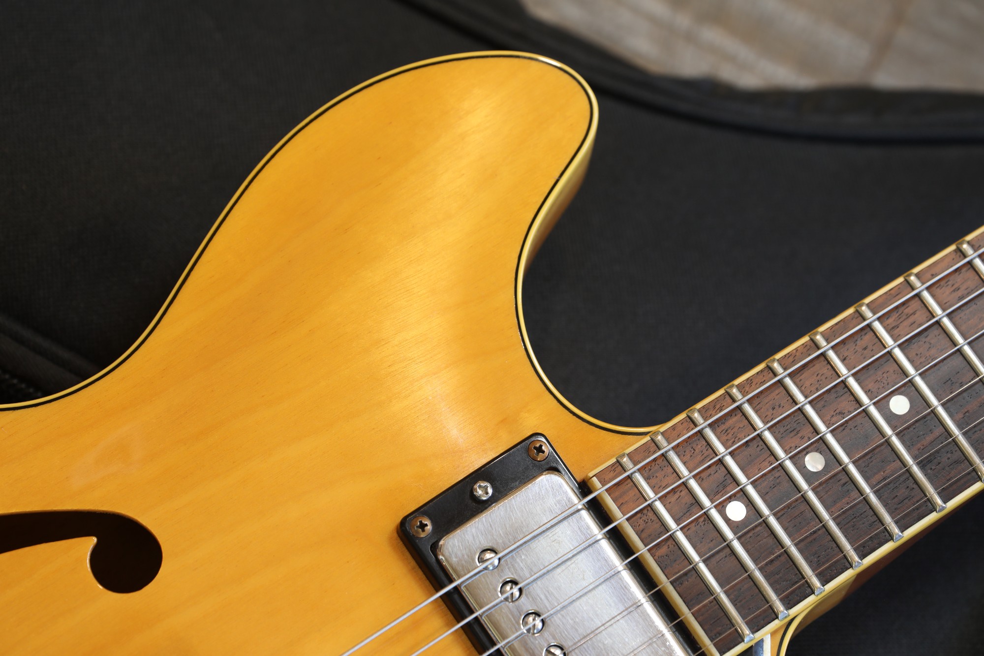 Yamaha SA700 Super Axe Semi-Hollow Electric Guitar Natural + GB