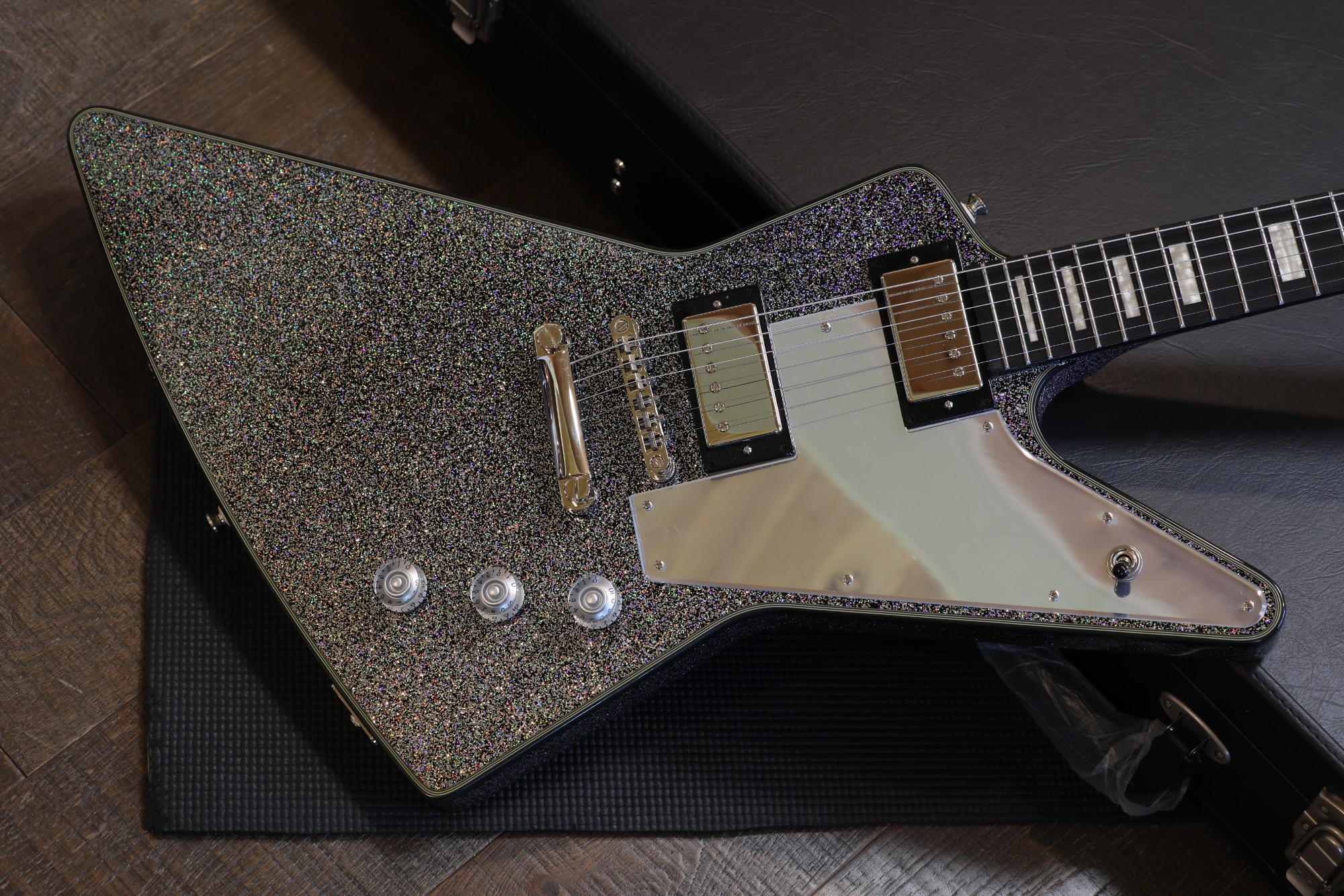 New & Signed! 2026 Epiphone Lzzy Hale Explorer Custom Signed