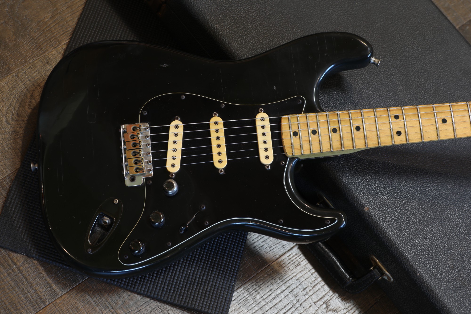 1979 Fender Stratocaster Electric Guitar Black + OHSC | Lovies Guitars